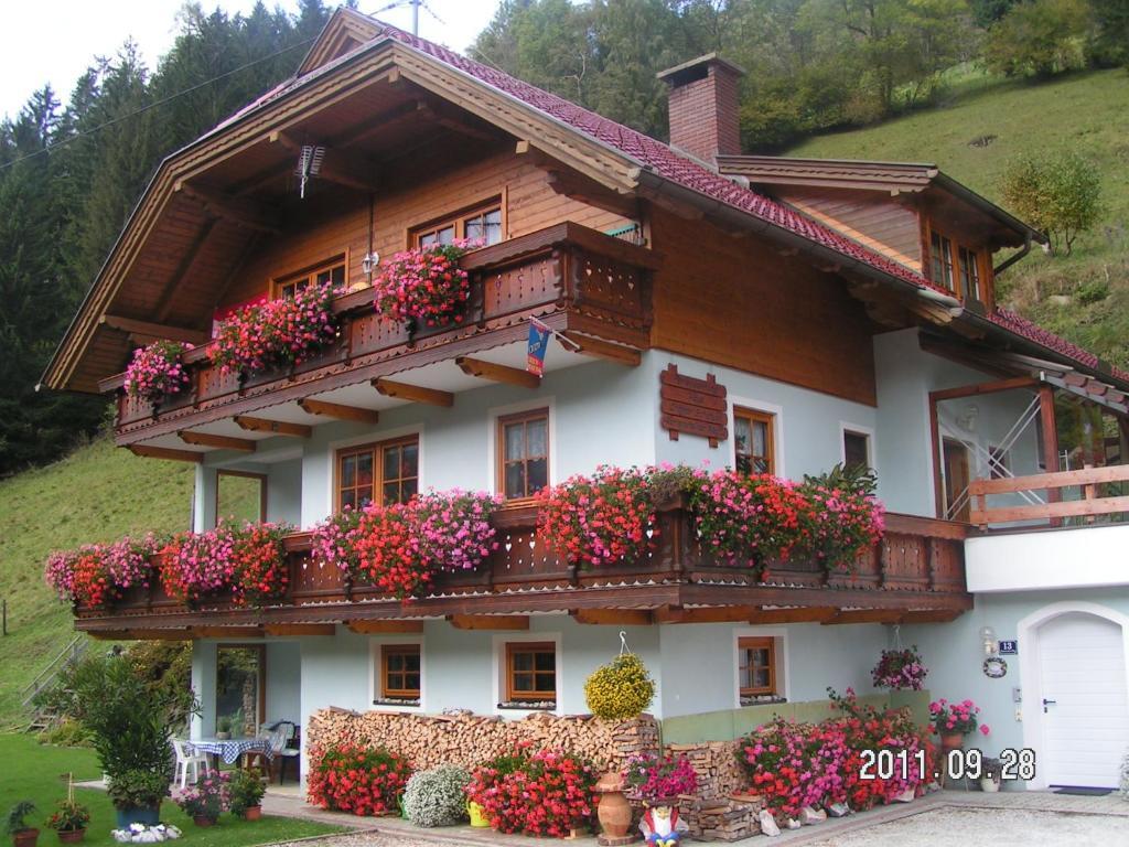 Haus Othmar Schabuss Casa de hóspedes Bad Kleinkirchheim Exterior foto