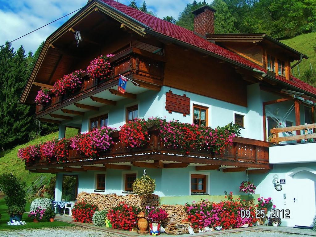 Haus Othmar Schabuss Casa de hóspedes Bad Kleinkirchheim Exterior foto